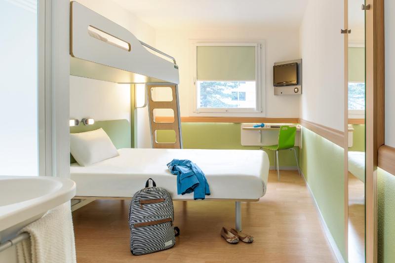 Double Room image 3