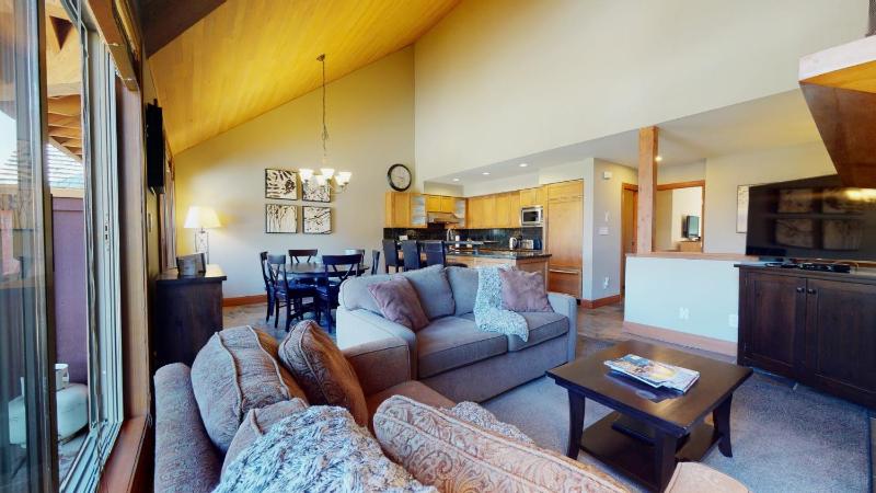 3BR in Montbello Cozy Townhouse Private Hot Tub Near Village Fireplace - image 13