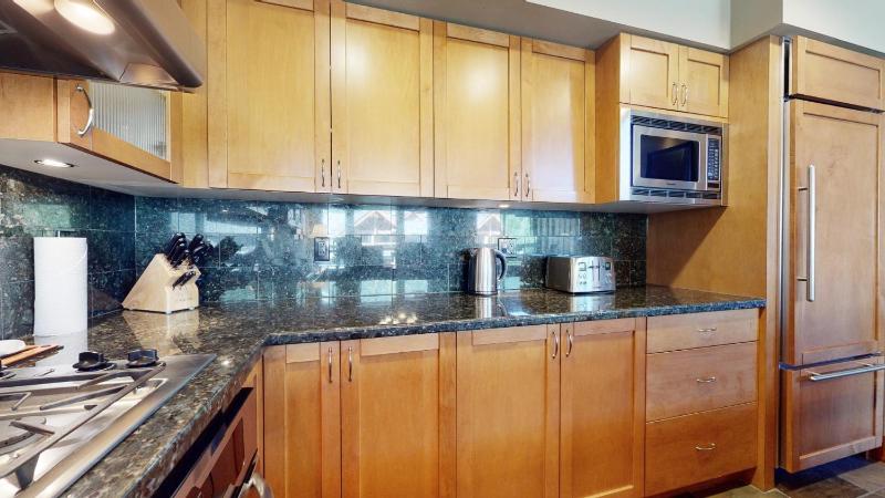 3BR in Montbello Cozy Townhouse Private Hot Tub Near Village Fireplace - image 12