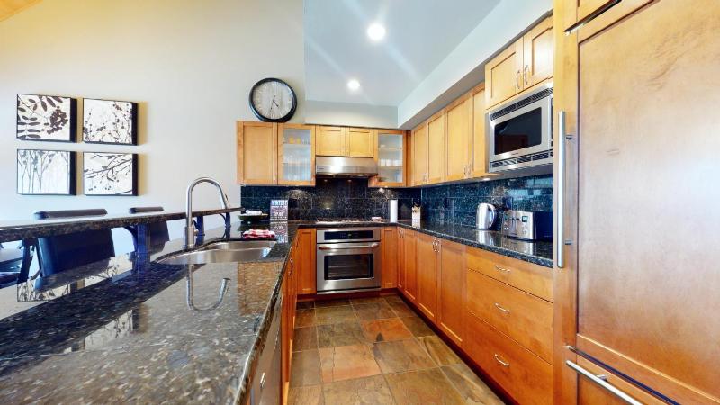 3BR in Montbello Cozy Townhouse Private Hot Tub Near Village Fireplace - image 27