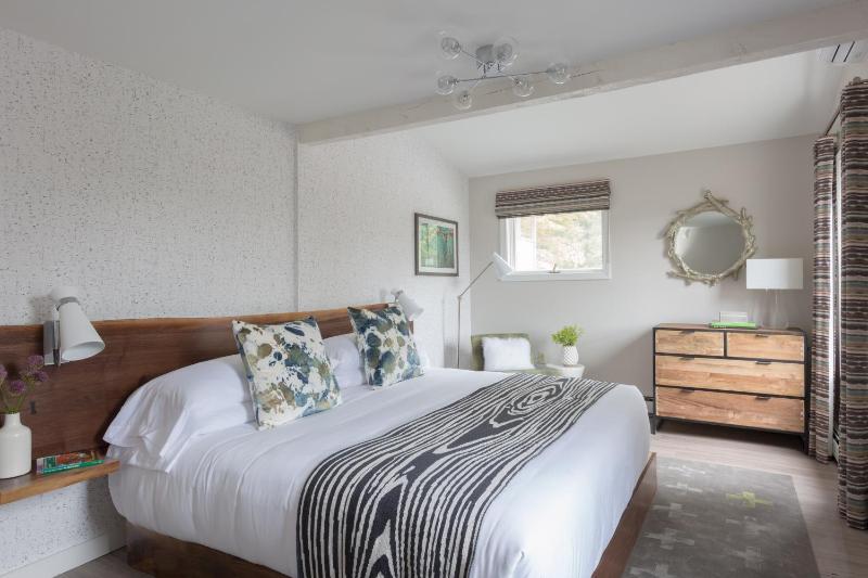 King Room image 3