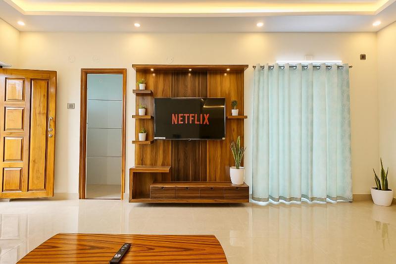 TrueLife Presidential Suites - 3BHK Luxurious AC Apartments - Modular Kitchen RO water system Microwave - Super fast WiFi 55 Smart TV 250 Airtel Channels - 3 bathrooms - Parking - Nearby PS4 A2B pure veg restaurants - Top service with lots of love - image 14