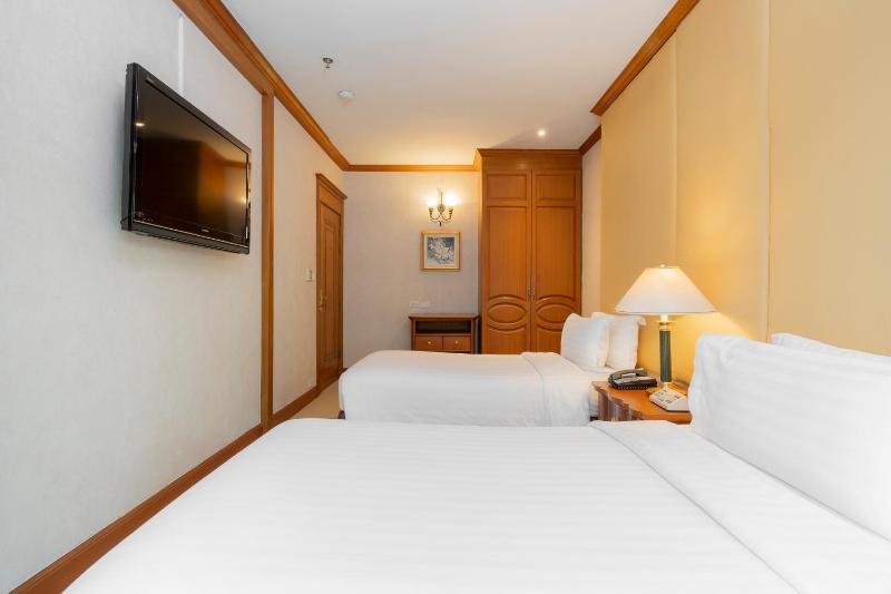 Grand Diamond Suites Hotel - image 3