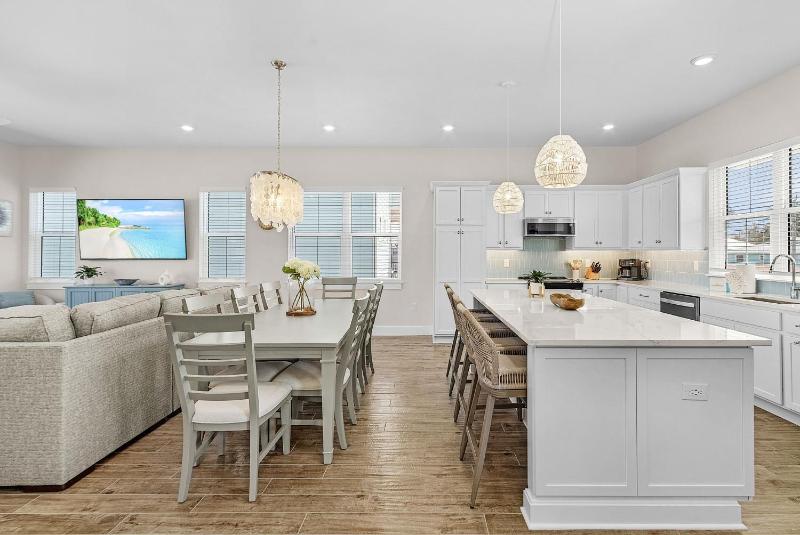 209 Seabreeze Escape- NEW Spacious 5-Bedroom Pool Home home - image 45