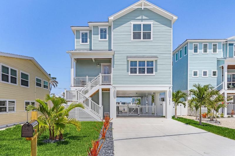 209 Seabreeze Escape- NEW Spacious 5-Bedroom Pool Home home - image 24