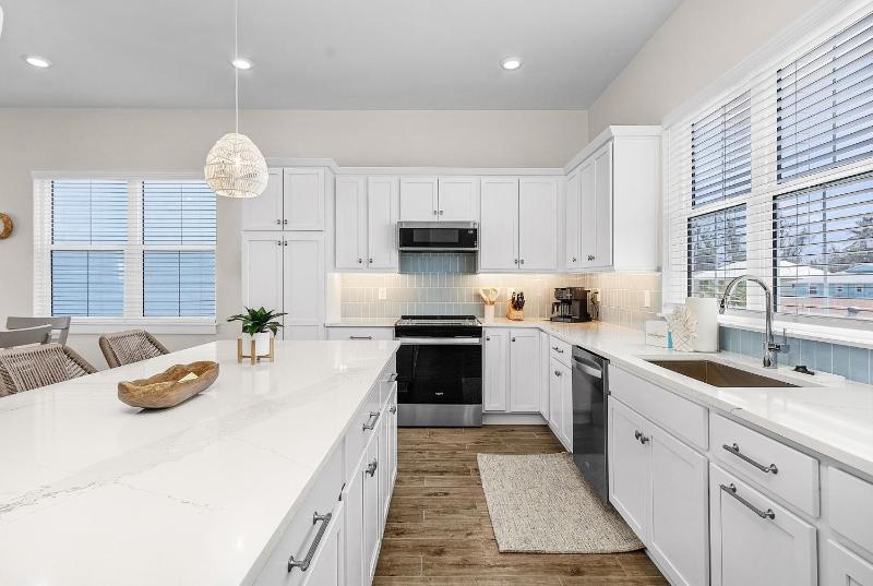 209 Seabreeze Escape- NEW Spacious 5-Bedroom Pool Home home - image 21