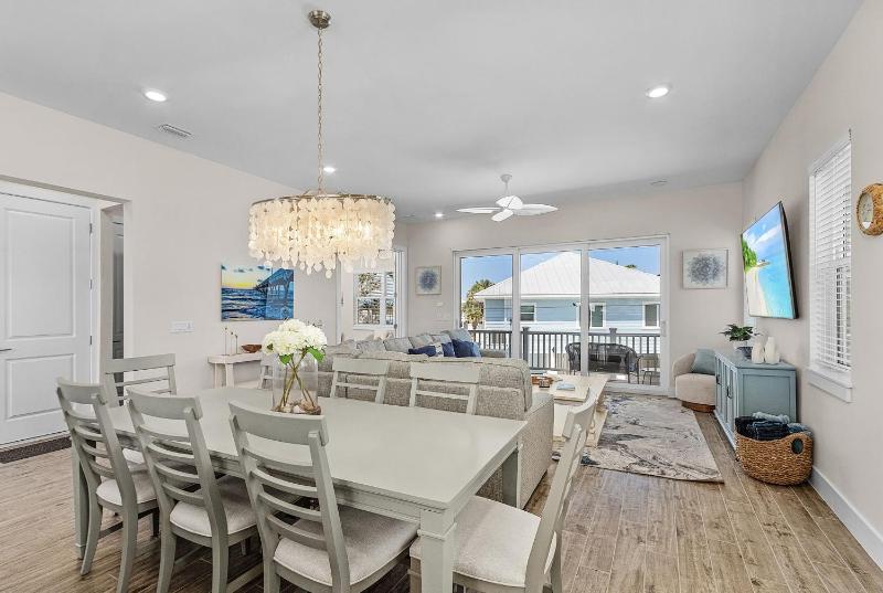 209 Seabreeze Escape- NEW Spacious 5-Bedroom Pool Home home - image 13
