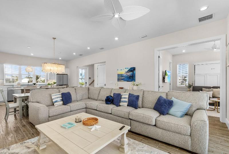 209 Seabreeze Escape- NEW Spacious 5-Bedroom Pool Home home - image 17