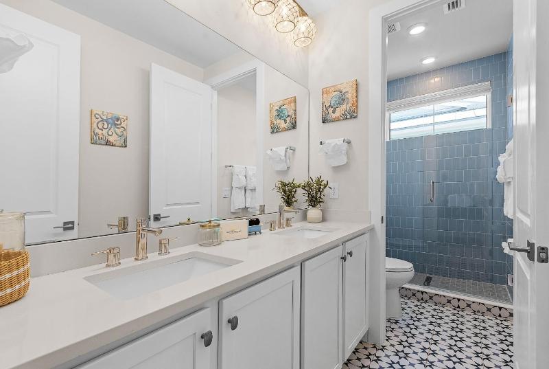 209 Seabreeze Escape- NEW Spacious 5-Bedroom Pool Home home - image 33