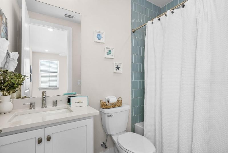209 Seabreeze Escape- NEW Spacious 5-Bedroom Pool Home home - image 40