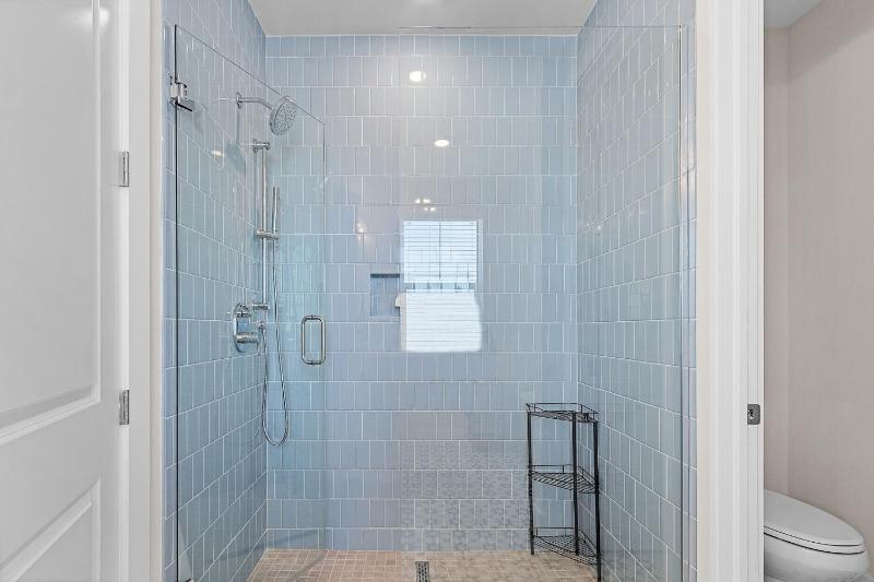 209 Seabreeze Escape- NEW Spacious 5-Bedroom Pool Home home - image 37