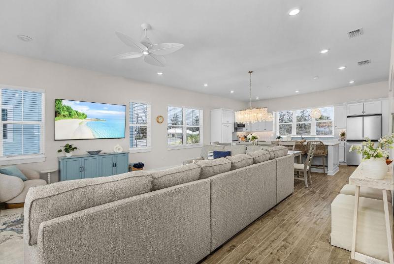 209 Seabreeze Escape- NEW Spacious 5-Bedroom Pool Home home - image 27