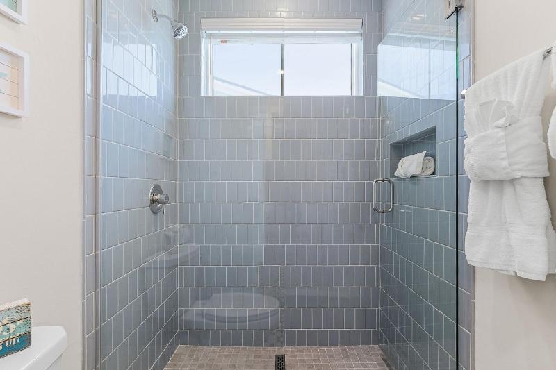209 Seabreeze Escape- NEW Spacious 5-Bedroom Pool Home home - image 50