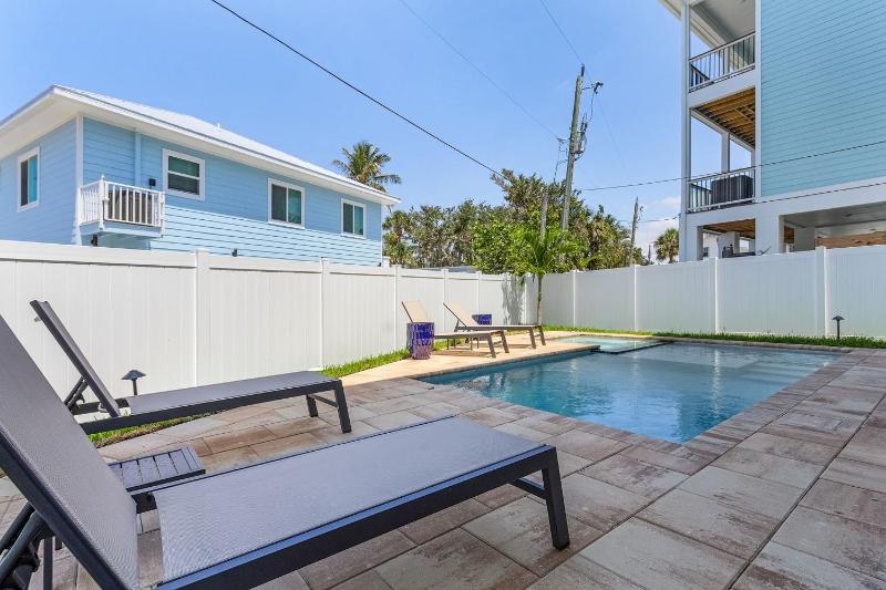 209 Seabreeze Escape- NEW Spacious 5-Bedroom Pool Home home - image 38