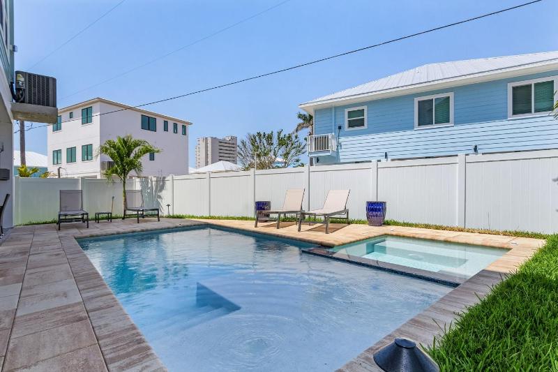 209 Seabreeze Escape- NEW Spacious 5-Bedroom Pool Home home - image 48