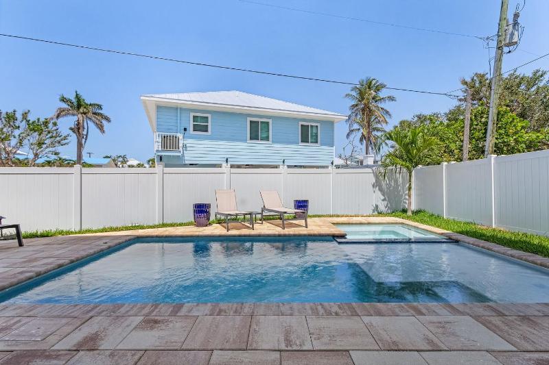 209 Seabreeze Escape- NEW Spacious 5-Bedroom Pool Home home - image 14