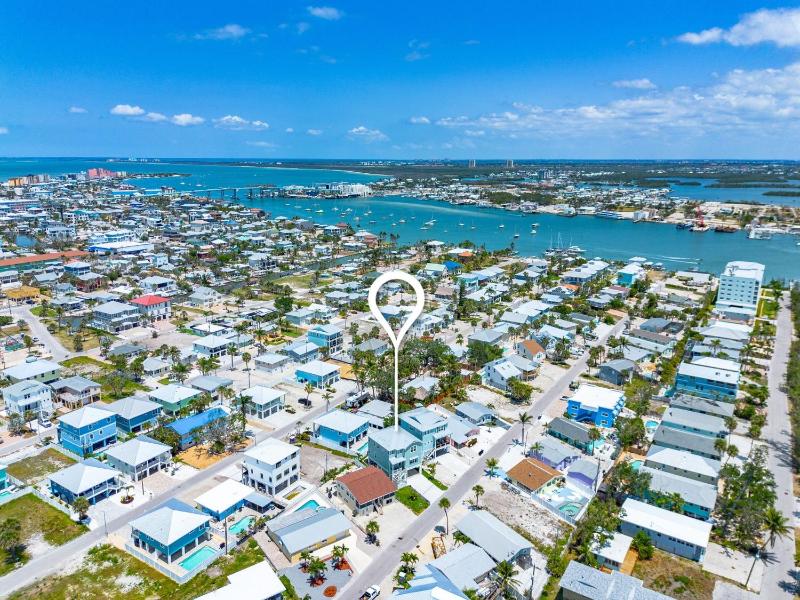 209 Seabreeze Escape- NEW Spacious 5-Bedroom Pool Home home - image 18