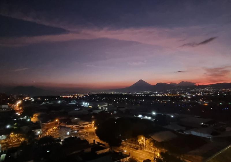 Panoramic Airport Views from 11th Floor Apartment - image 13