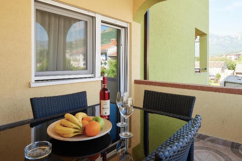 Apartment with Mountain View image 2