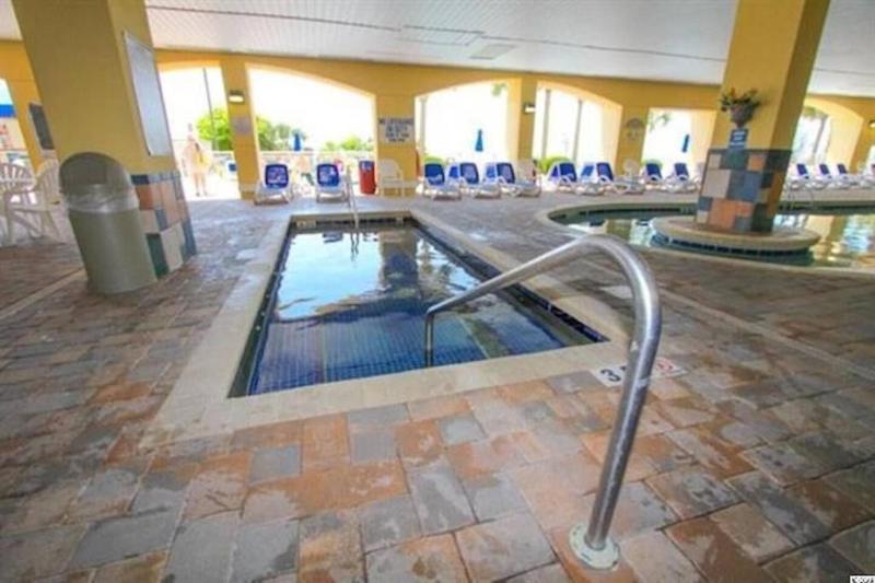 Oceanfront Walk to Boardwalk Pools Hot Tub - image 15