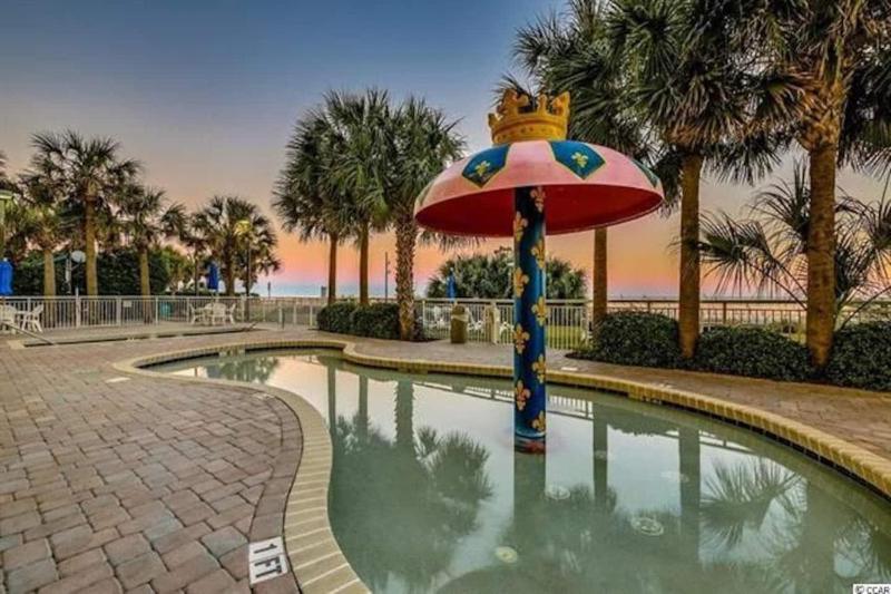 Oceanfront Walk to Boardwalk Pools Hot Tub - image 21