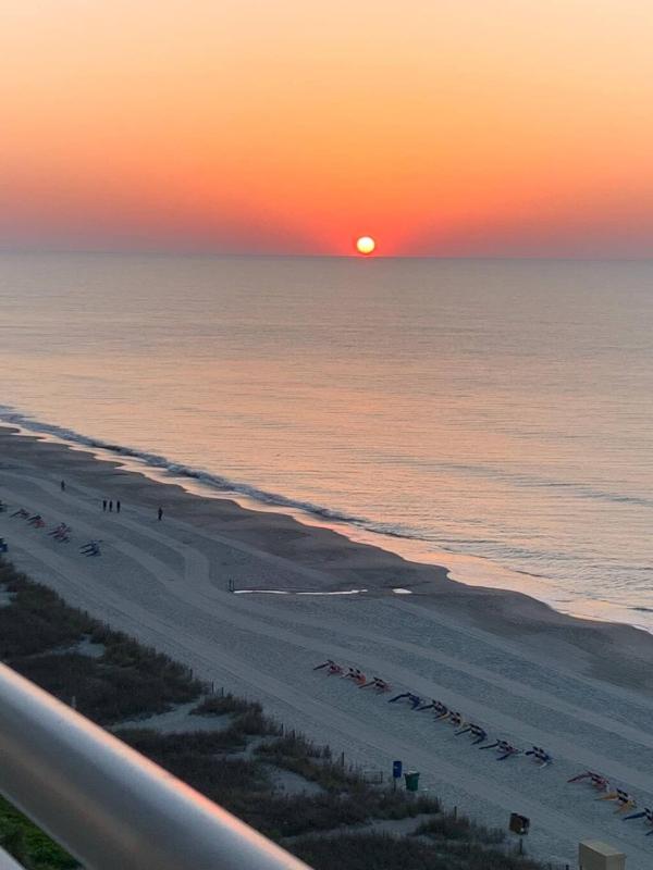Oceanfront Walk to Boardwalk Pools Hot Tub - image 14