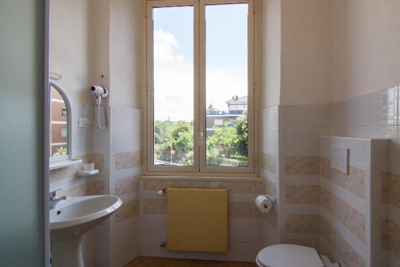 Economy Single Room image 2
