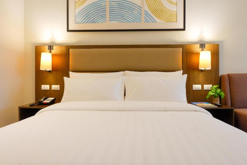 MCollection - Stay Near Private Beach in Boracay - image 36