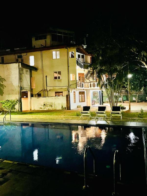 Merit Hotel Anuradhapura - image 1