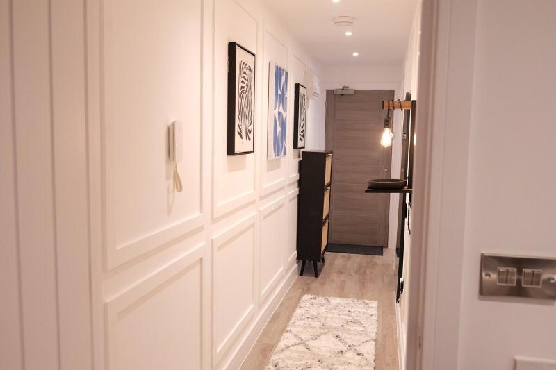 Stylish Luxury Apt - Sleeps 4. - image 21