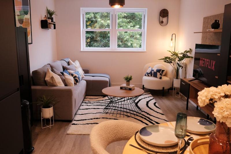 Stylish Luxury Apt - Sleeps 4. - image 22
