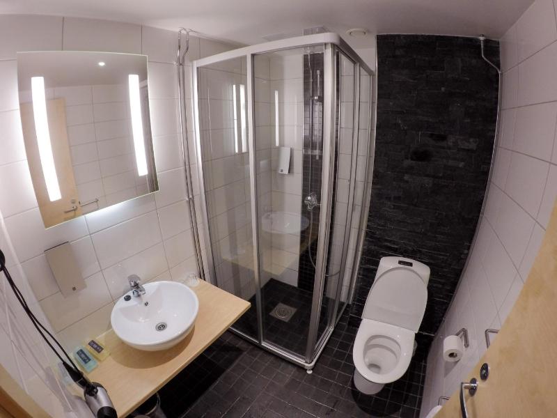 Premium Twin Room- Single use image 2