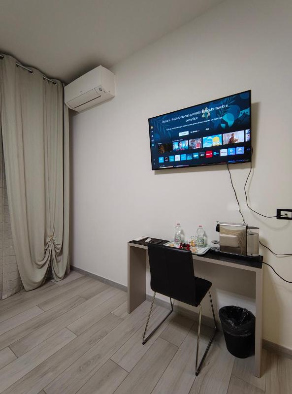 L.ADY HOME - image 8