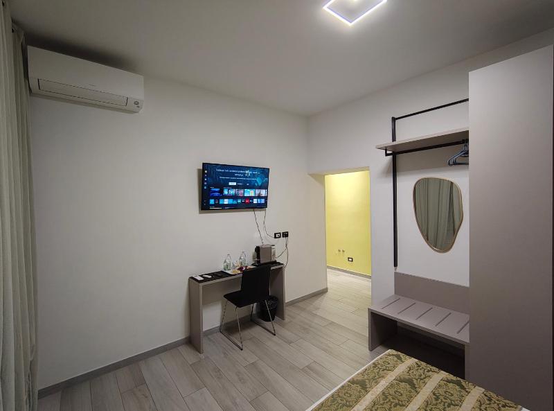 L.ADY HOME - image 16
