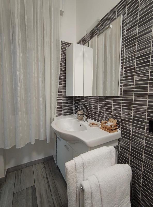 L.ADY HOME - image 10