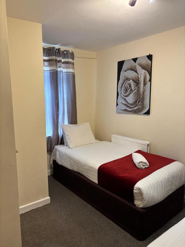 The Tudor House Hotel - image 20