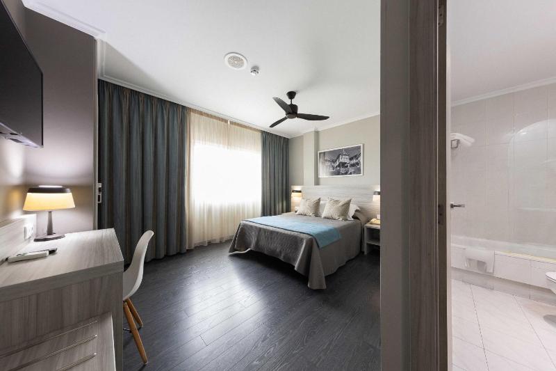 Hotel Combarro - image 4