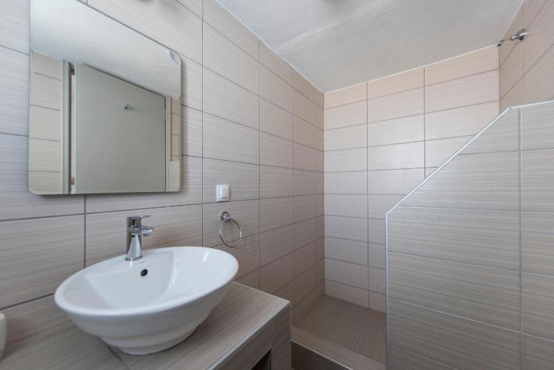 Superior Triple Room image 3