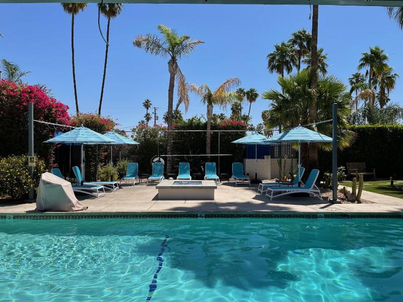Desert Paradise - A Men's Clothing Optional Resort - image 26