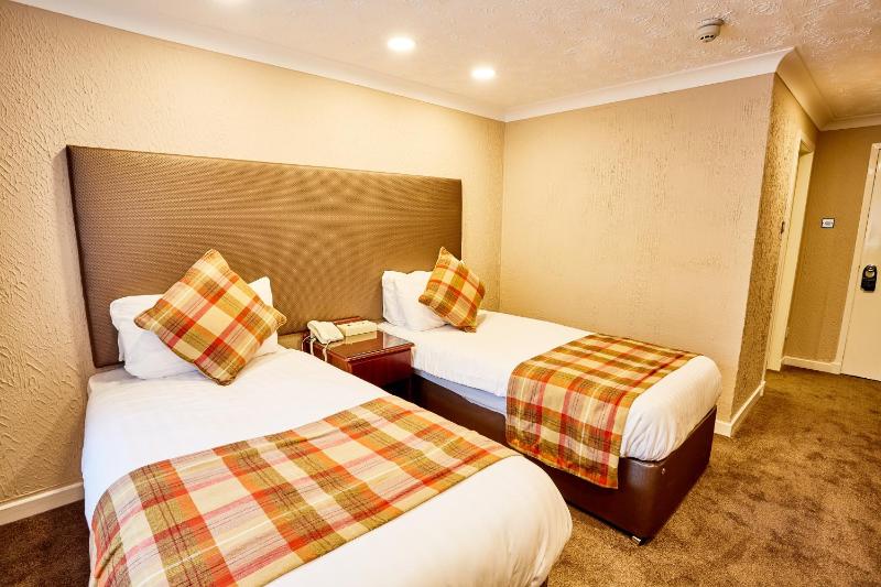 Twin Room image 4
