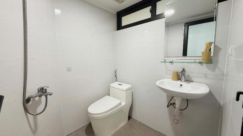 Era Apartment Khuc Thua Du - image 7