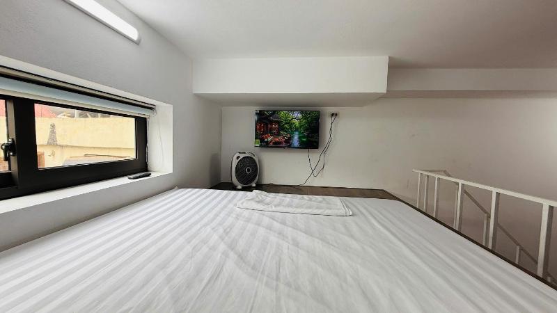 Era Apartment Khuc Thua Du - image 5