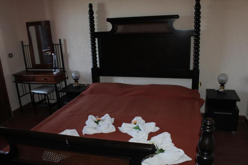 Three-Bedroom Apartment image 4