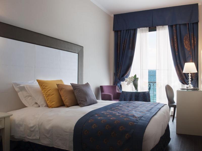 Single Room with Balcony and Lake View image 2