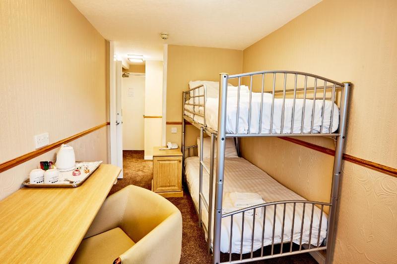 Family Room (3 Adults + 1 Child) image 2