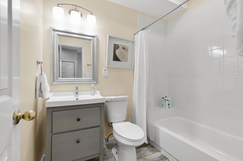 Luxury 3BR & Parking in Central DC - Steps to Metro - image 5