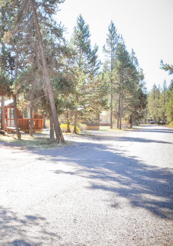 Bend-Sunriver Camping Resort Two-Bedroom Cabin 7 - image 1