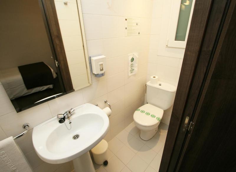 Small Single Room (interior) image 2