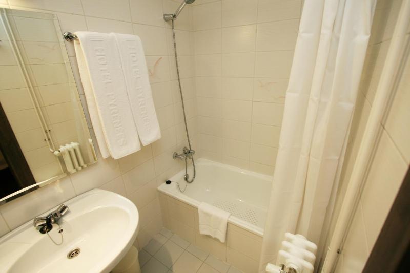 Double or Twin Room (Interior) image 4