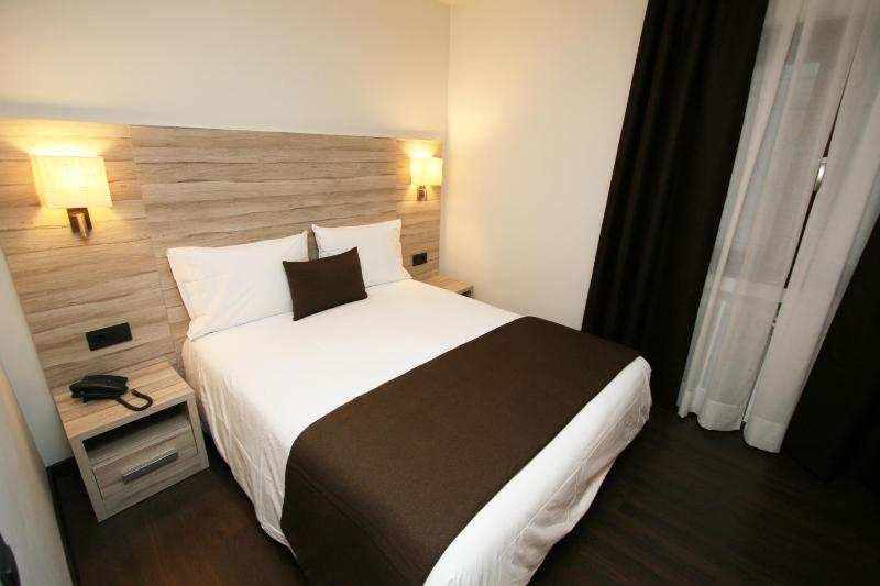 Double or Twin Room (Interior) image 3